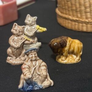 Wade Ceramics (England) mini figures x4